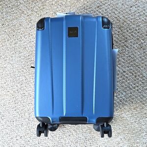 Brand new Kenneth Cole Reaction  carry on luggage